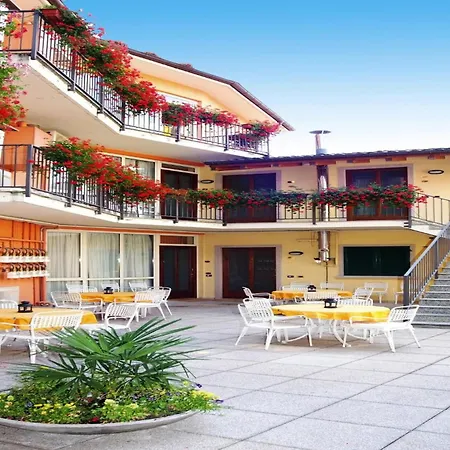 In The Dei Fiori Apartment Baveno