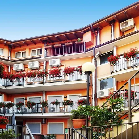 In The Dei Fiori Apartment Baveno