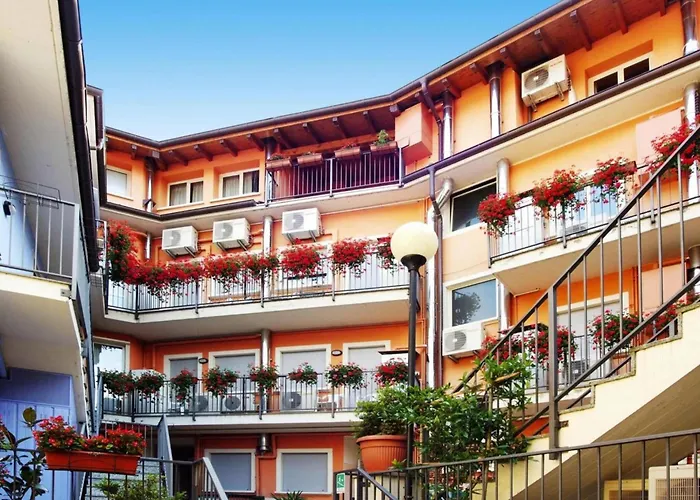 In The Dei Fiori, Lejlighed *